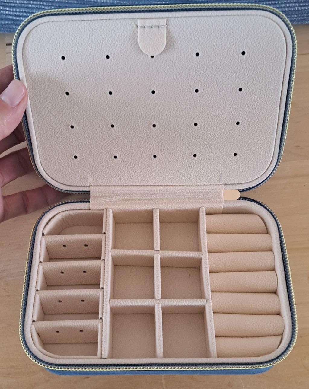 Dajasan Small Jewelry Box Schmuckbox Khaki aus Samt