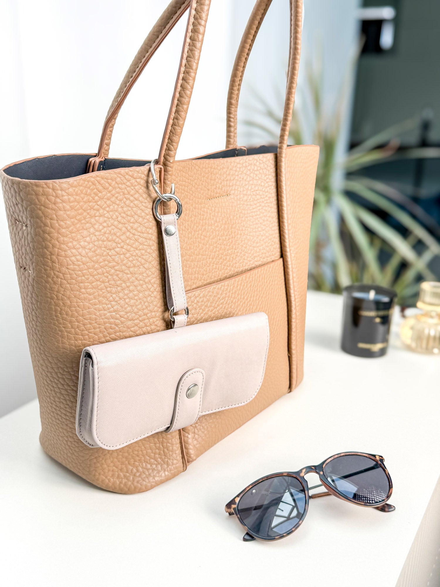 Friedrich 23 Sienna Brillenetui Leder Cappuccino Karabiner