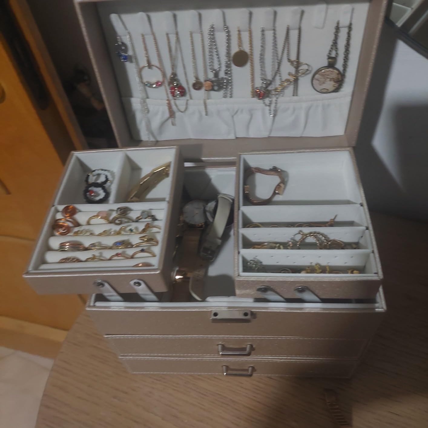 Dajasan Large Jewelry Box Schmuckkästchen Champagner 4 Ebenen