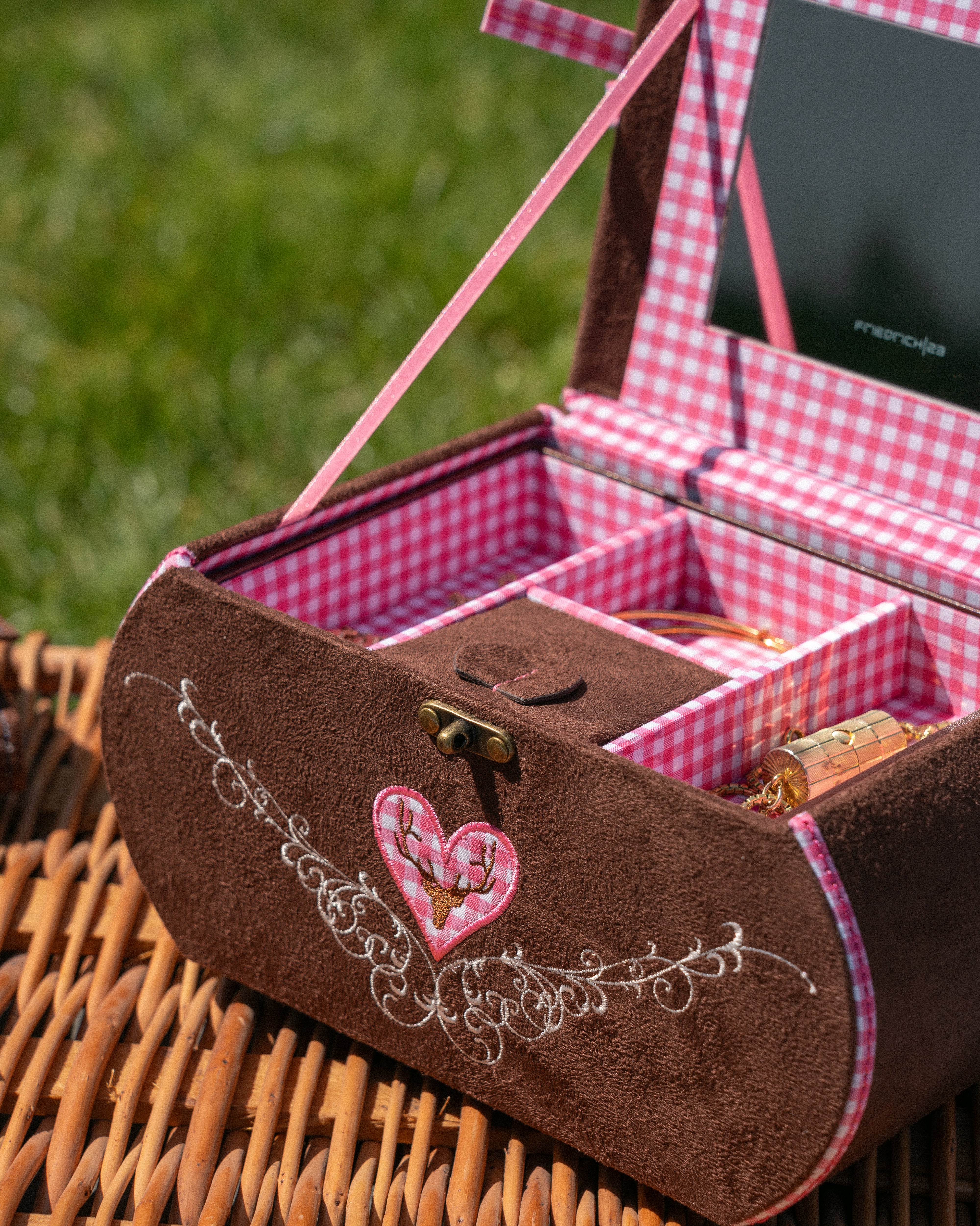 Friedrich 23 Bavaria Schmuckkasten rosa Velour Trachten